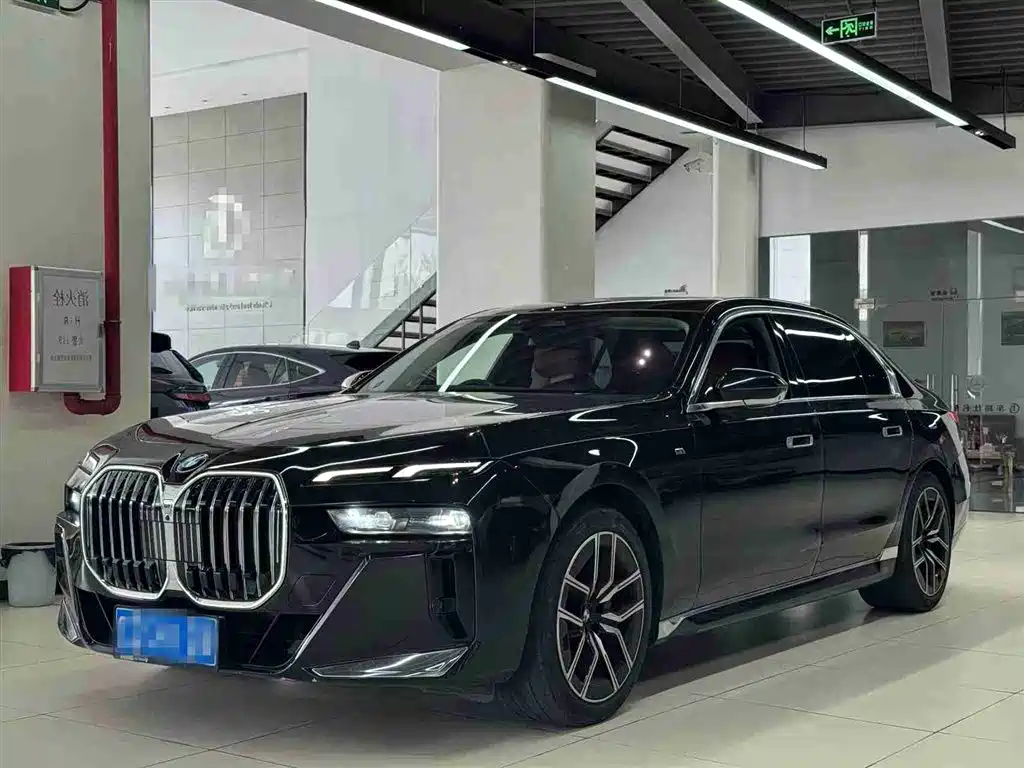 BMW 7 Series 2023 Model 735Li M Sport Package