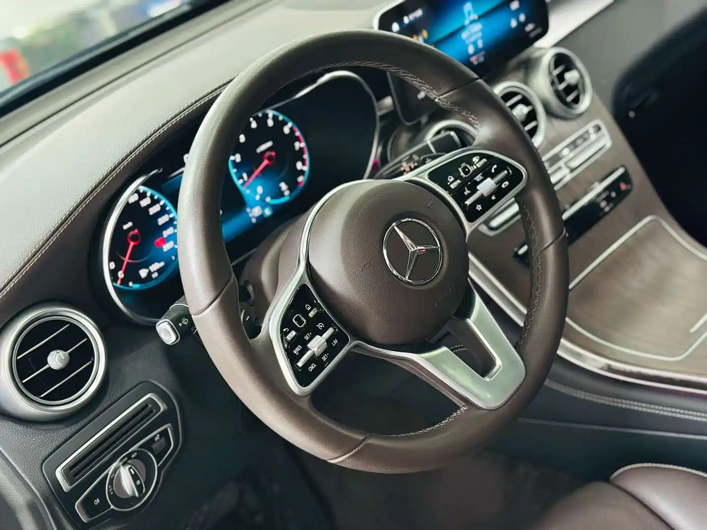 Mercedes-Benz GLC 2020 Facelift GLC 300 L 4MATIC Dynamic фото 12