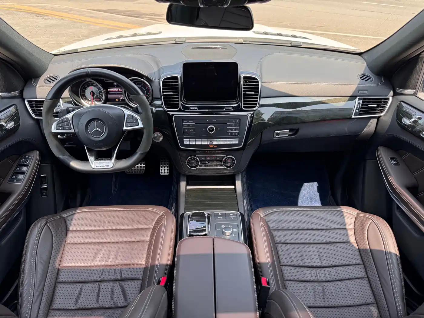 Mercedes-Benz GLS AMG 2017 AMG GLS 63 4MATIC фото 9