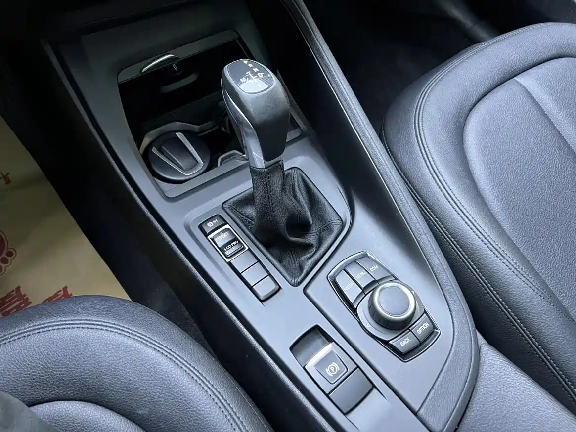BMW X1 2018 sDrive20Li Leading Model фото 4