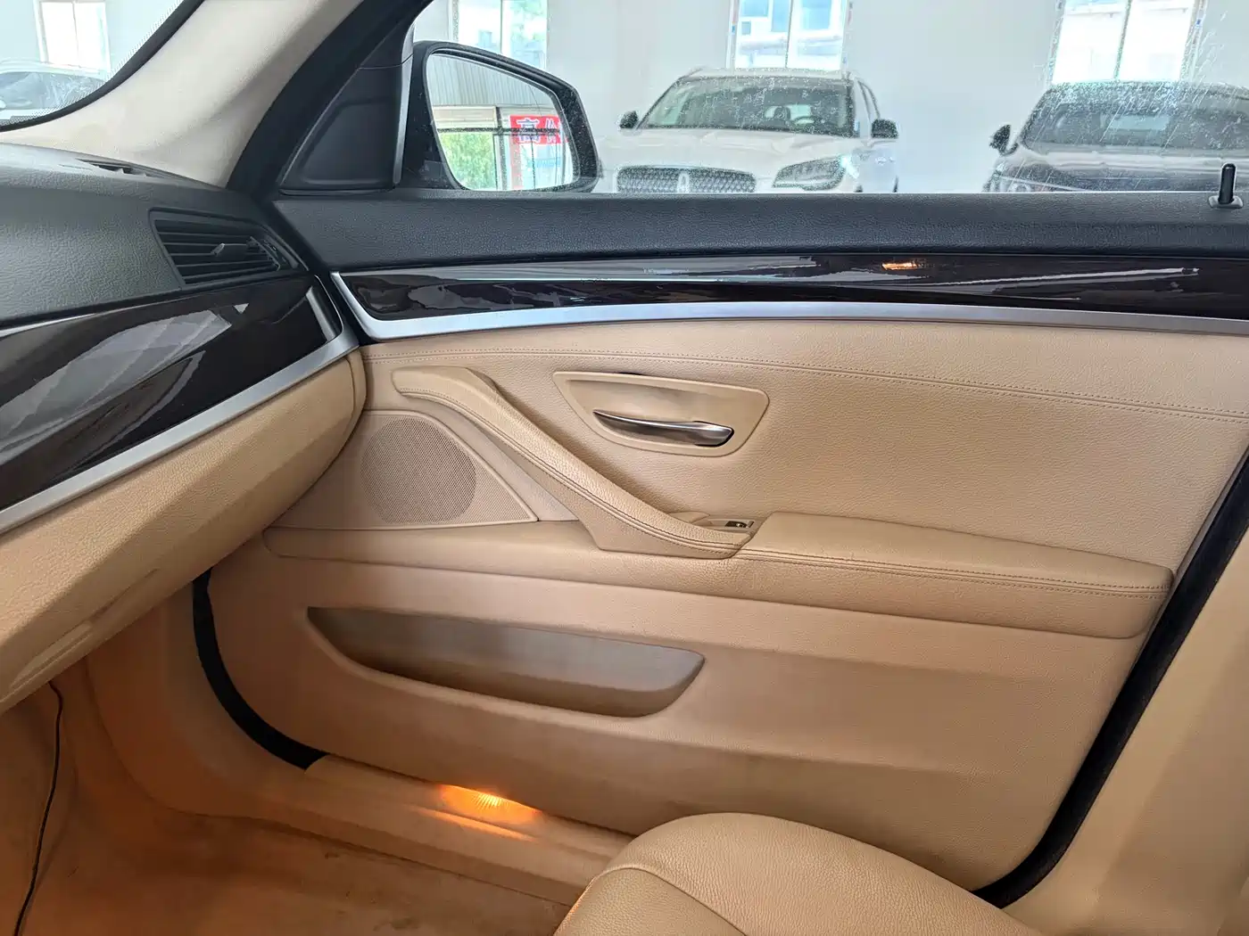 BMW 5 Series 2011 523Li Leading фото 12