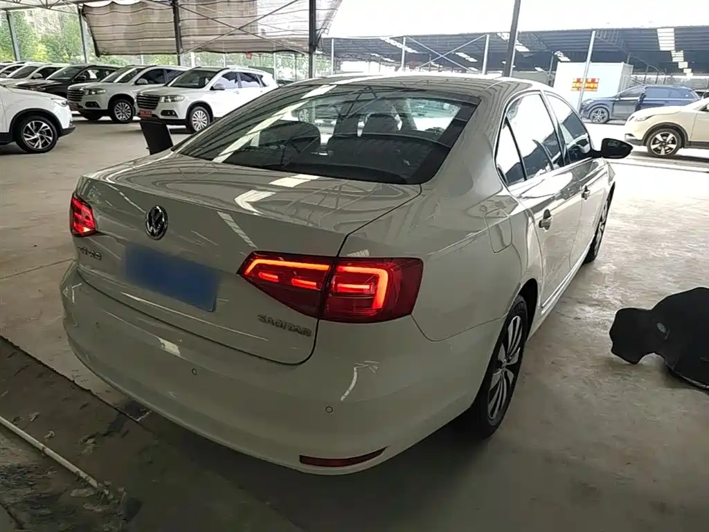 Volkswagen Sagitar 2017 1.6L Automatic Comfort фото 7
