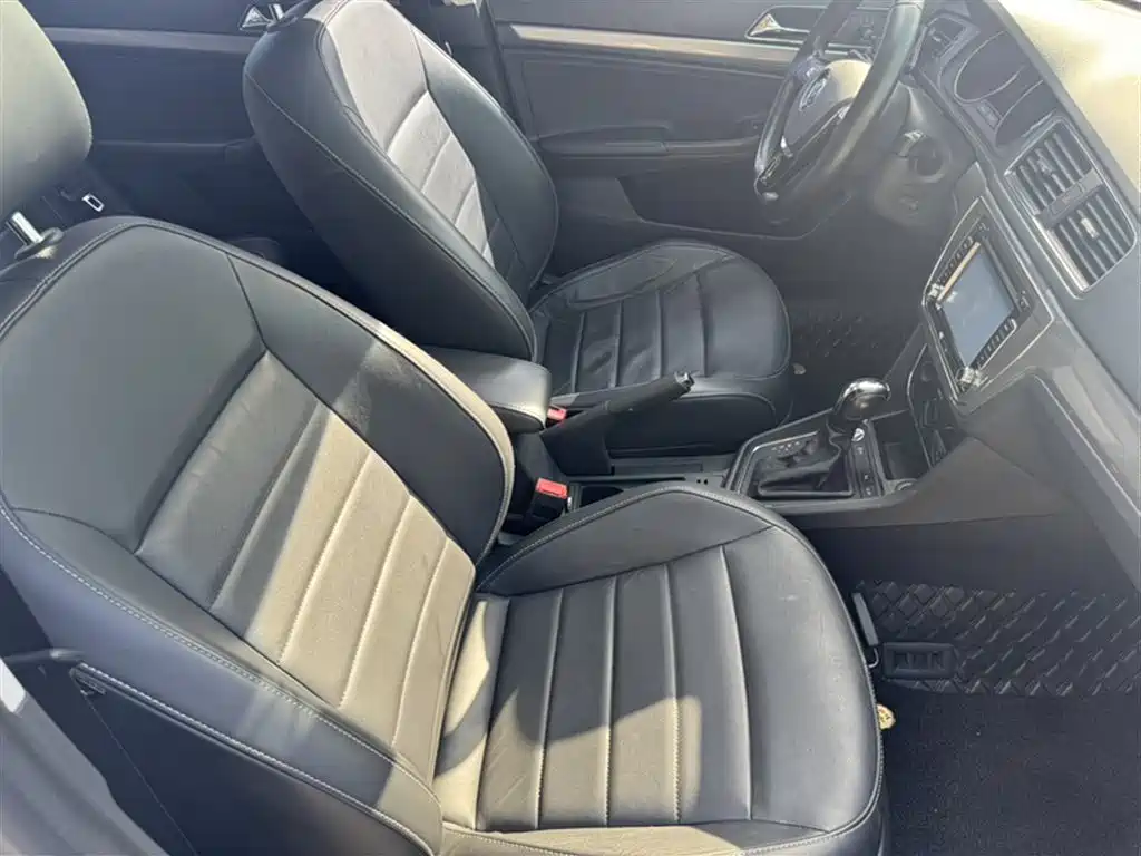 Volkswagen Lavida 2017 1.6L Automatic Comfort Edition фото 19