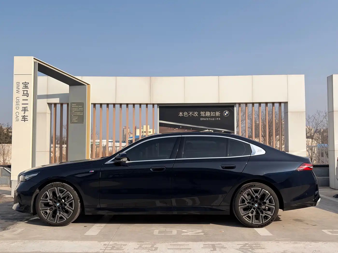 BMW 5 Series 2025 530Li Premium M Sport Package фото 3