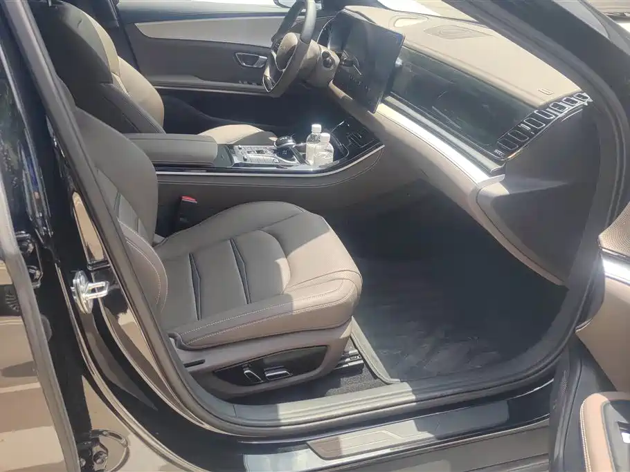 BYD e9 2025 Base Model фото 8