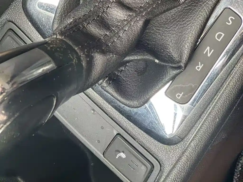 Volkswagen Jetta 2013 1.6L Automatic Comfort фото 10