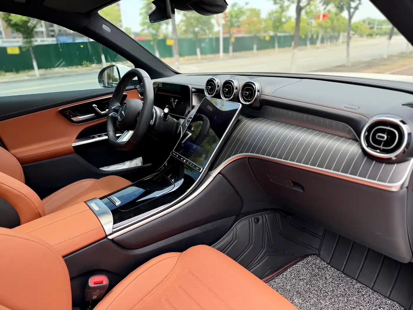 Mercedes-Benz GLC 2023 Facelift GLC 260 L 4MATIC Luxury 5-Seater фото 4