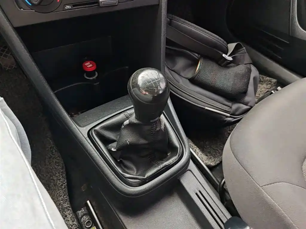 Volkswagen Santana 2015 1.4L Manual Trend Edition фото 14