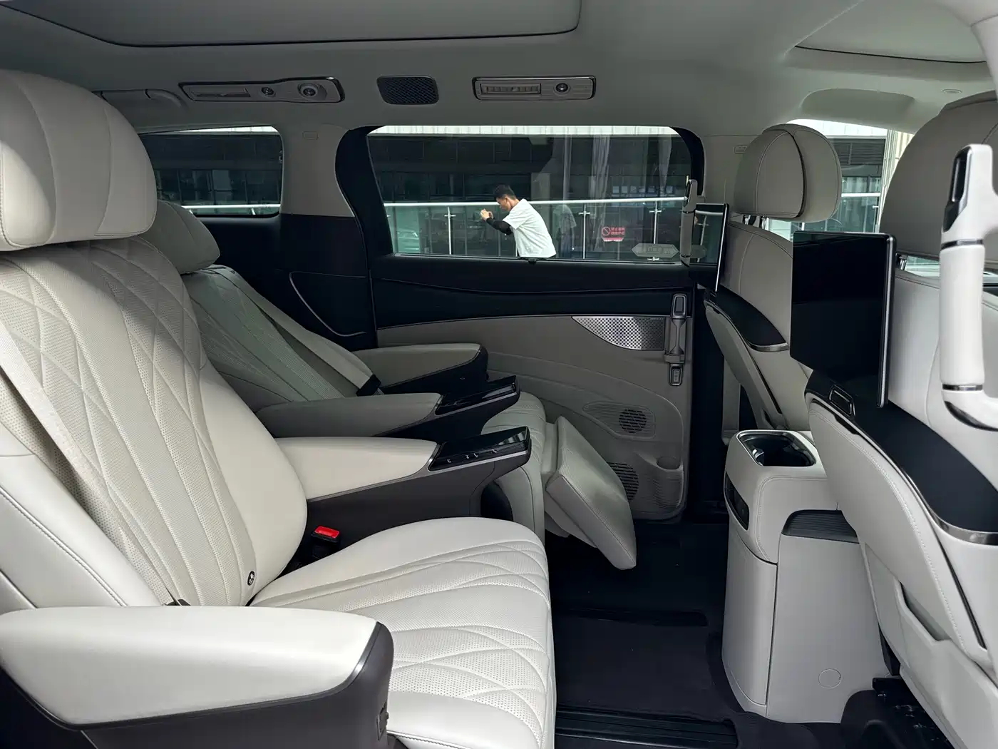 Denza D9 2025 2025 Model DM-i Smart Drive Edition 1020 AWD Flagship