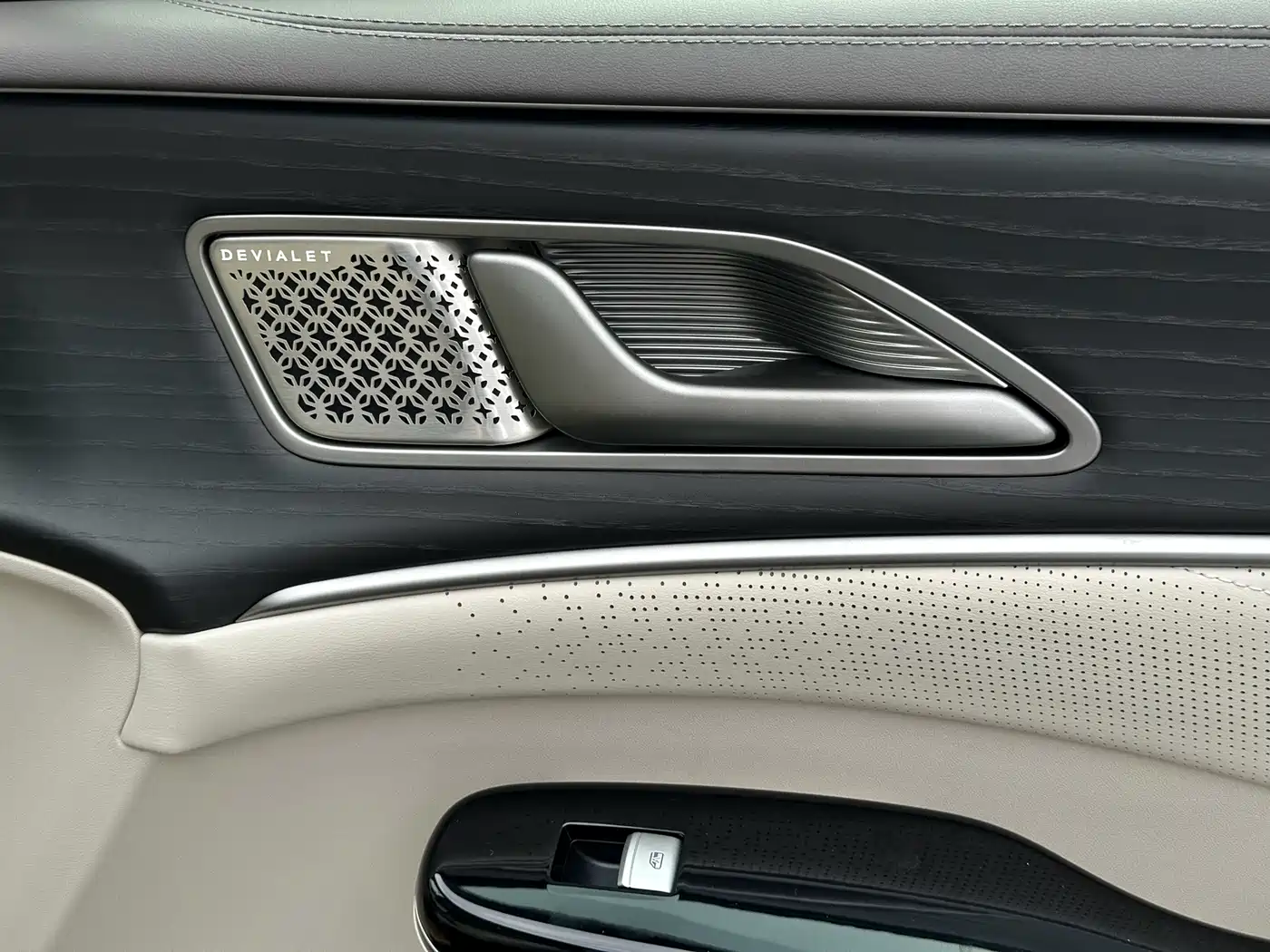Denza D9 2025 2025 Model DM-i Smart Drive Edition 1020 AWD Flagship