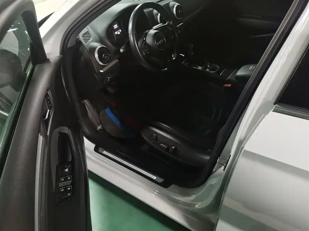 Audi A3 2018 30th Anniversary Limousine 35 TFSI Style фото 17