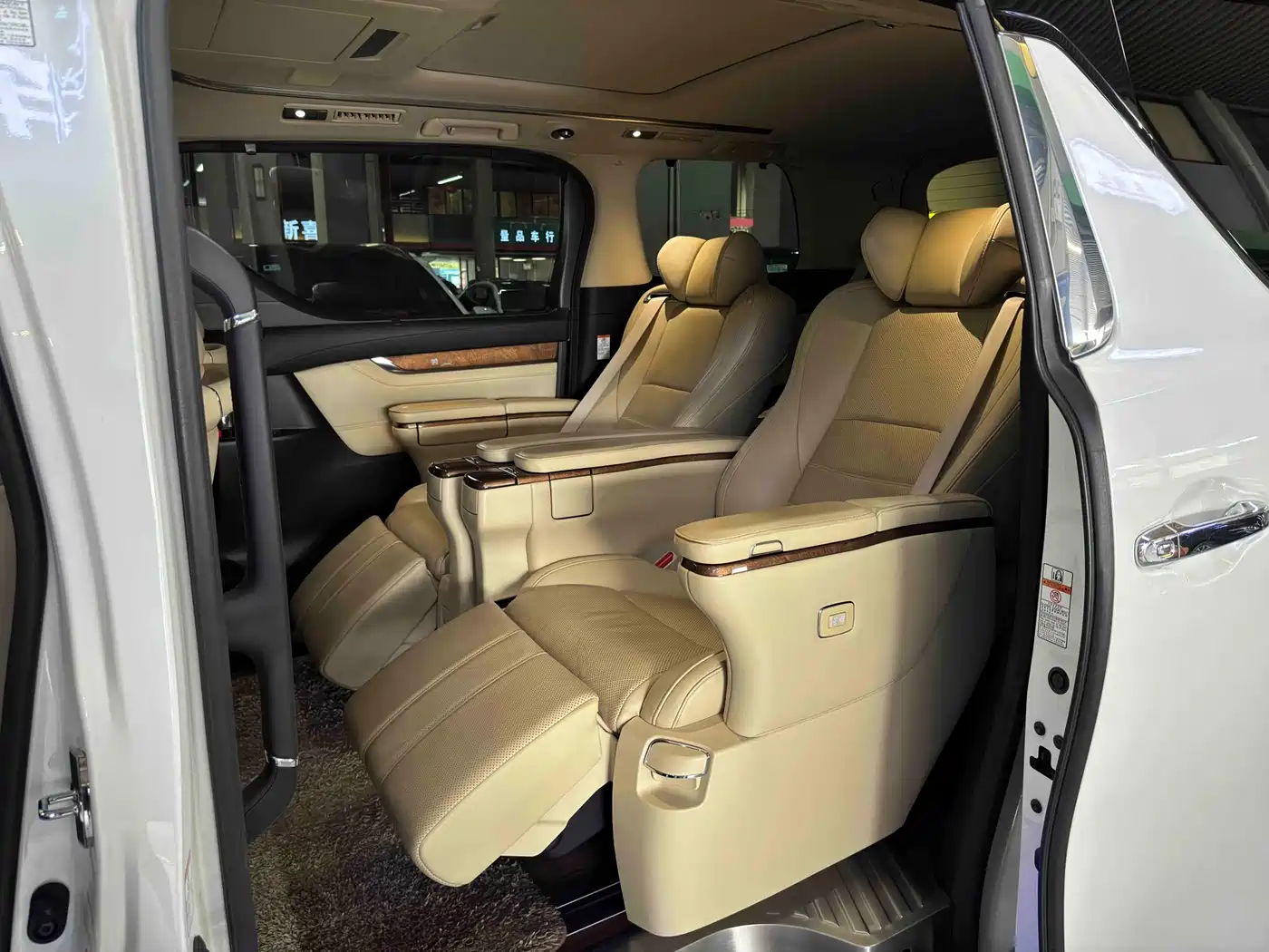 Toyota Alphard 2015 3.5L Premium Edition фото 10