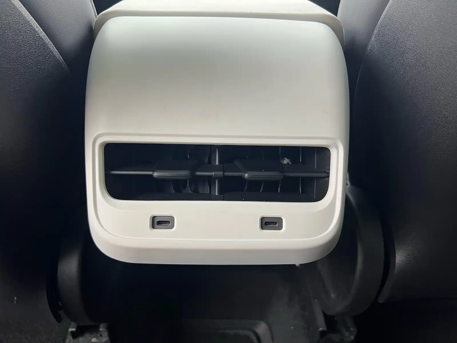 Фото 14 - Tesla Model Y