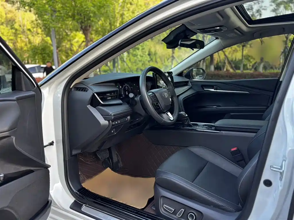 Toyota Camry 2024 2.0GVP Luxury Edition фото 17