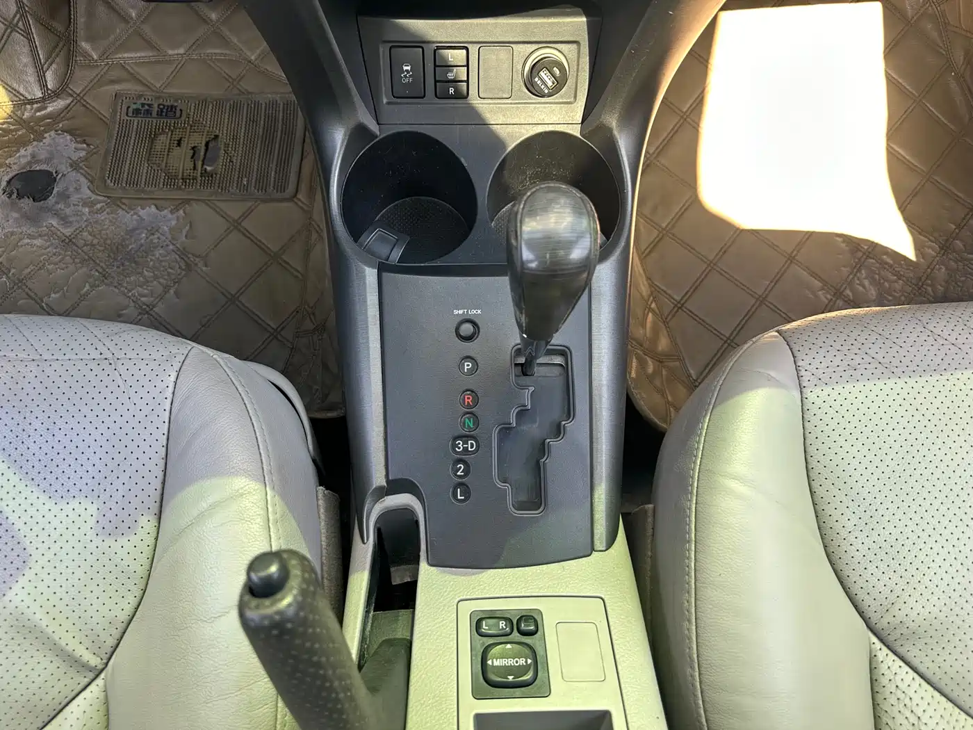Toyota RAV4 Rongfang 2011 2.4L Automatic 4WD Ultimate Navigation Edition фото 16