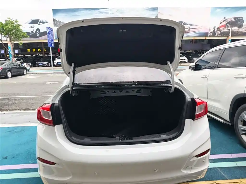 Chevrolet Cruze 2018 320 Automatic Pioneer Sunroof Edition фото 19