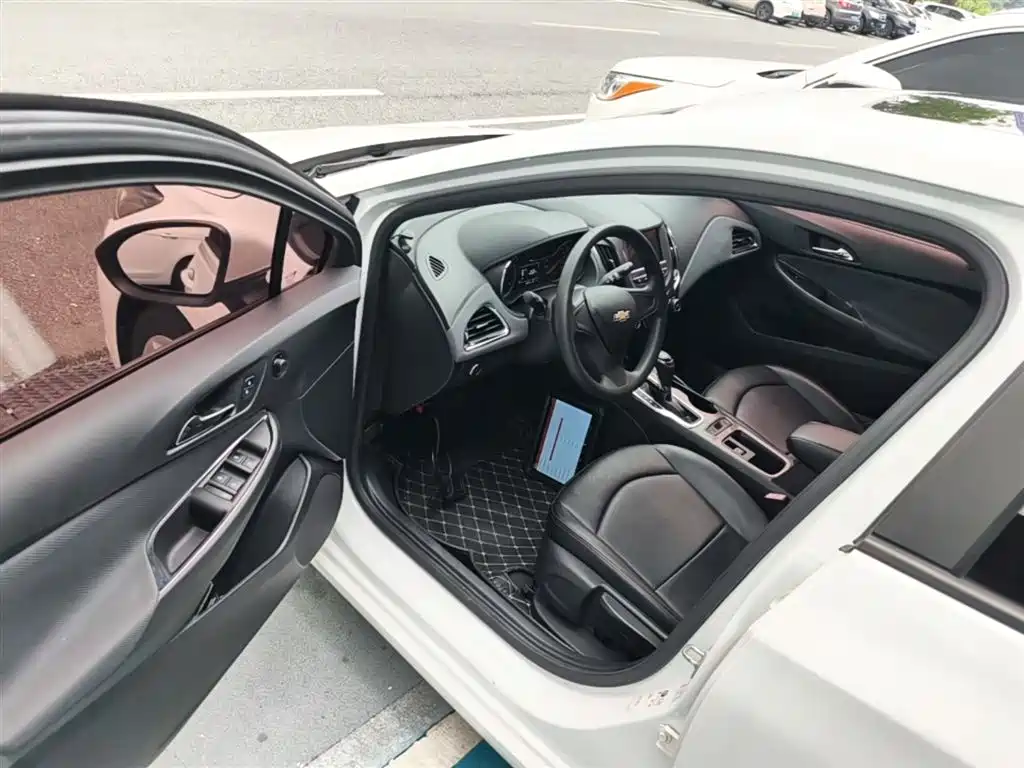 Chevrolet Cruze 2018 320 Automatic Pioneer Sunroof Edition фото 16