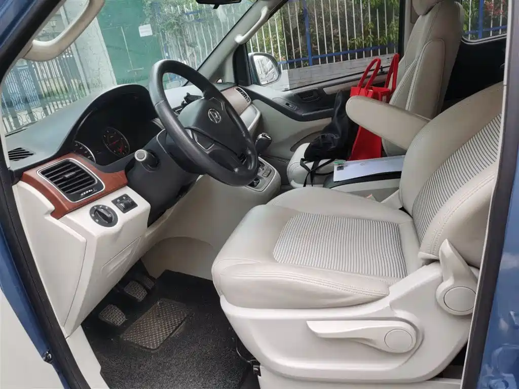 SAIC Maxus Maxus G10 2016 1.9T Manual Elite Edition Diesel China V фото 8