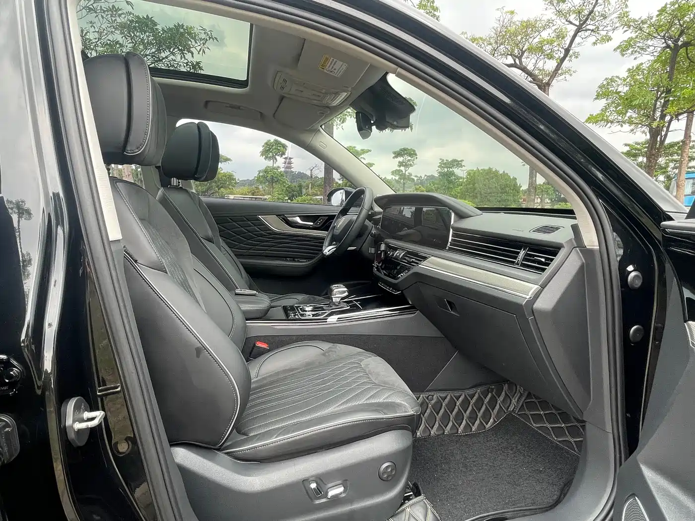 Hongqi HS5 2022 Facelift 2.0T Smart Flag Enjoyment Edition фото 14