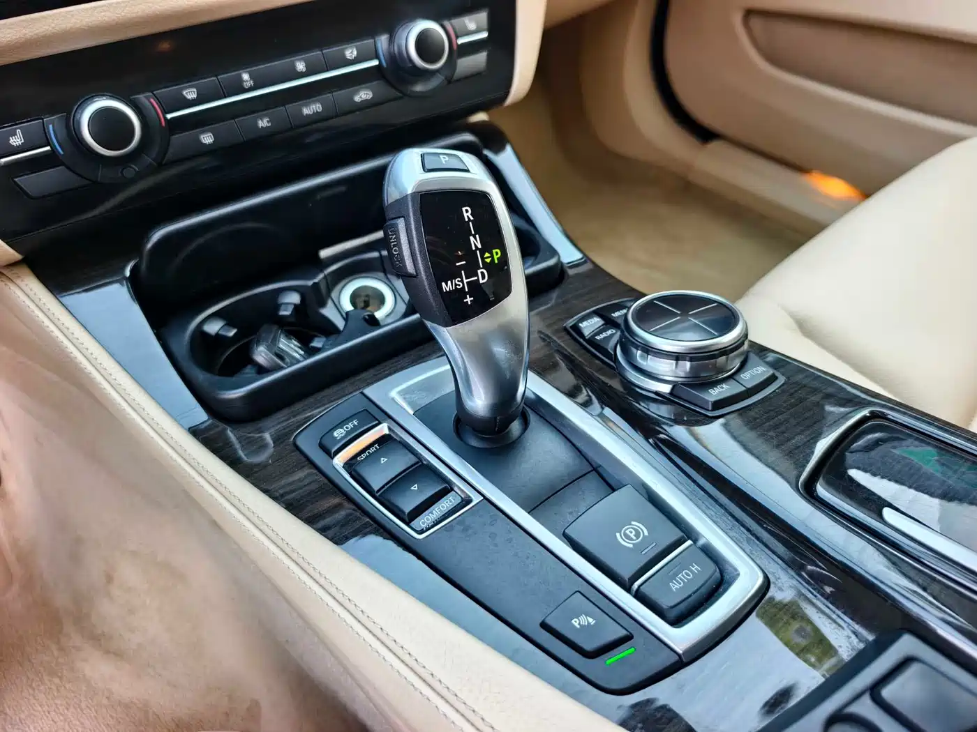 BMW 5 Series 2013 530Li Luxury фото 7