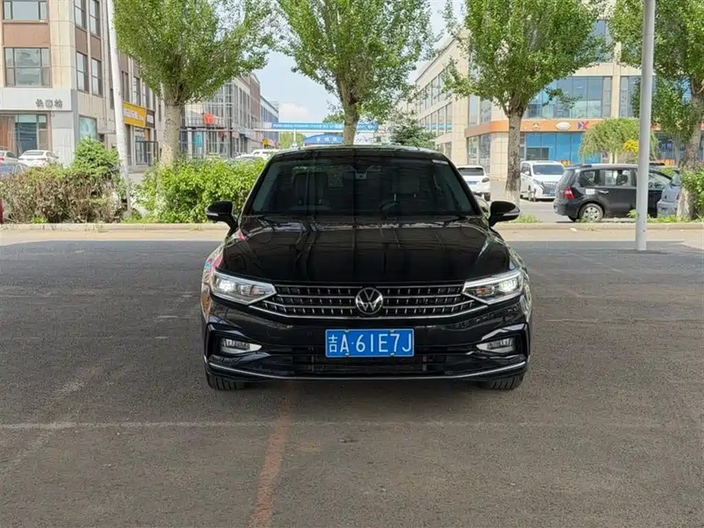 Volkswagen Magotan 2023 Model 2 Million Commemorative Edition 330TSI DSG Luxury фото 2