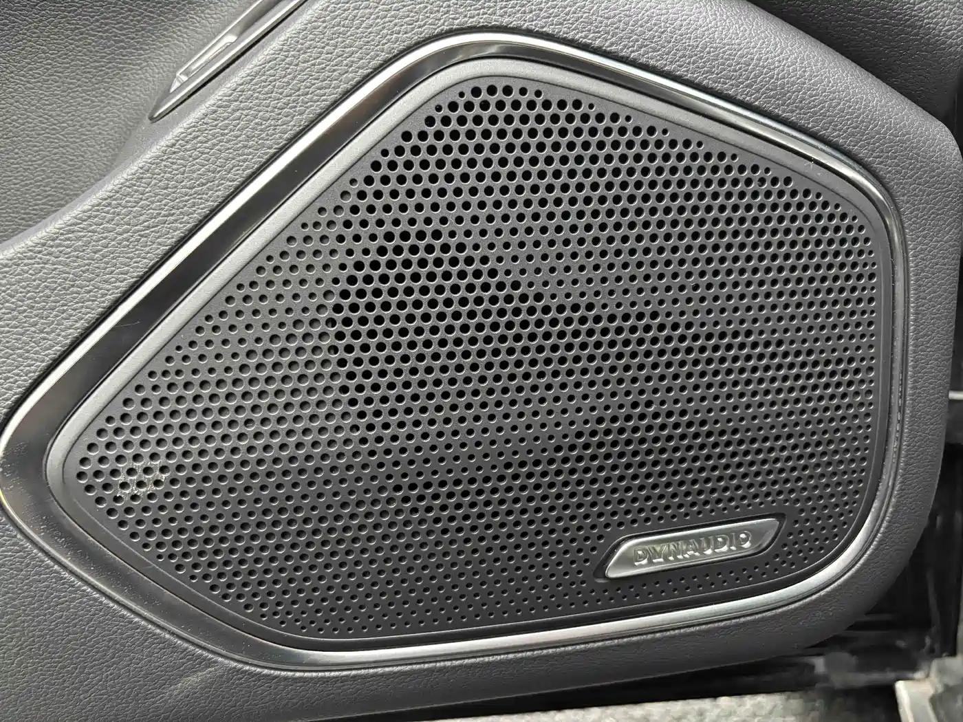 Hongqi H5 2024 2.0T Automatic Smart Connect Flag Smooth Edition фото 12