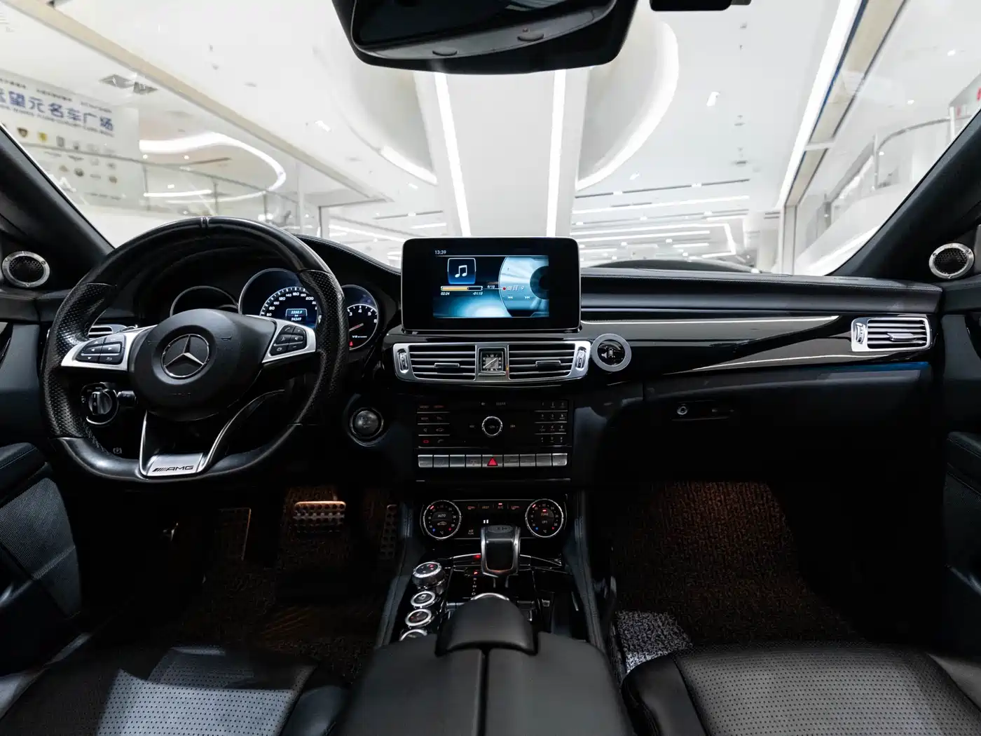 Mercedes-Benz CLS AMG 2015 AMG CLS 63 4MATIC фото 13