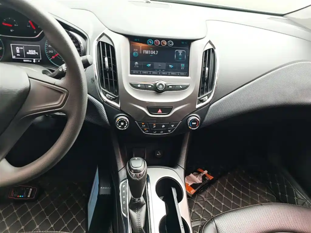 Chevrolet Cruze 2018 320 Automatic Pioneer Sunroof Edition фото 13