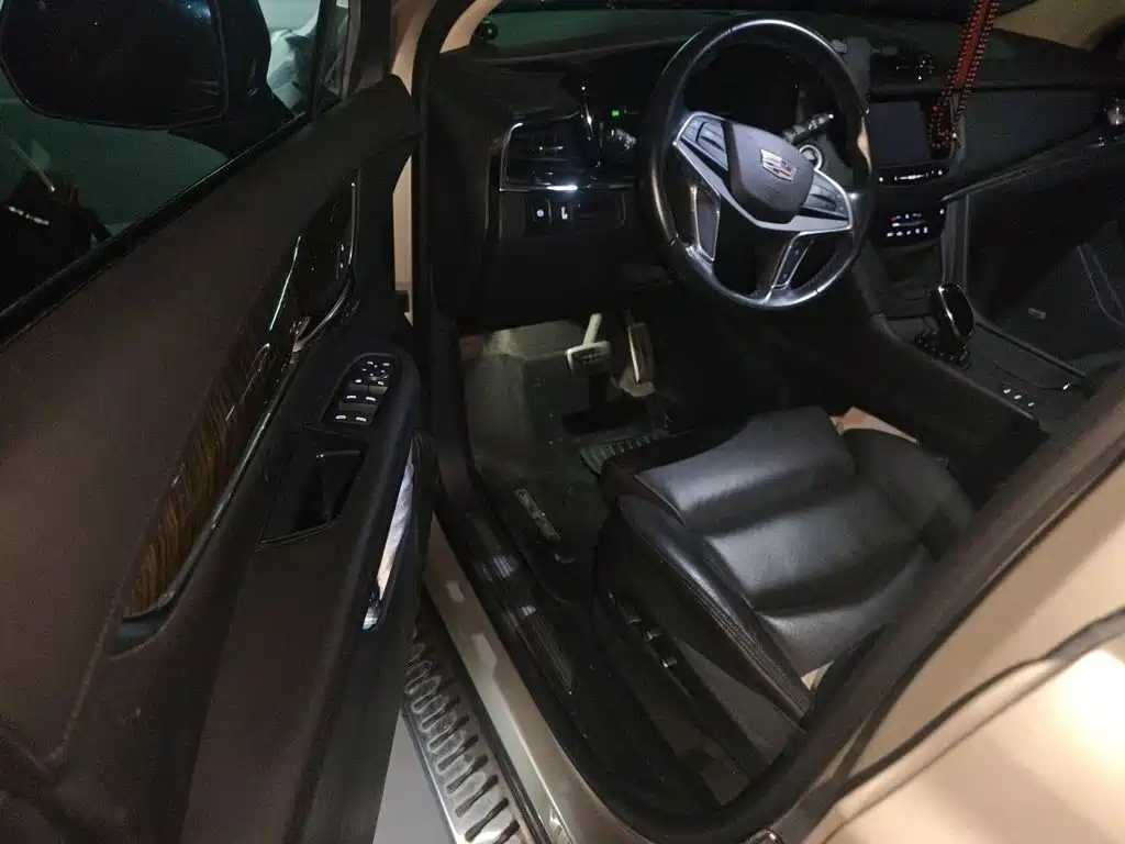 Cadillac XT5 2016 2016 28T AWD Luxury Model
