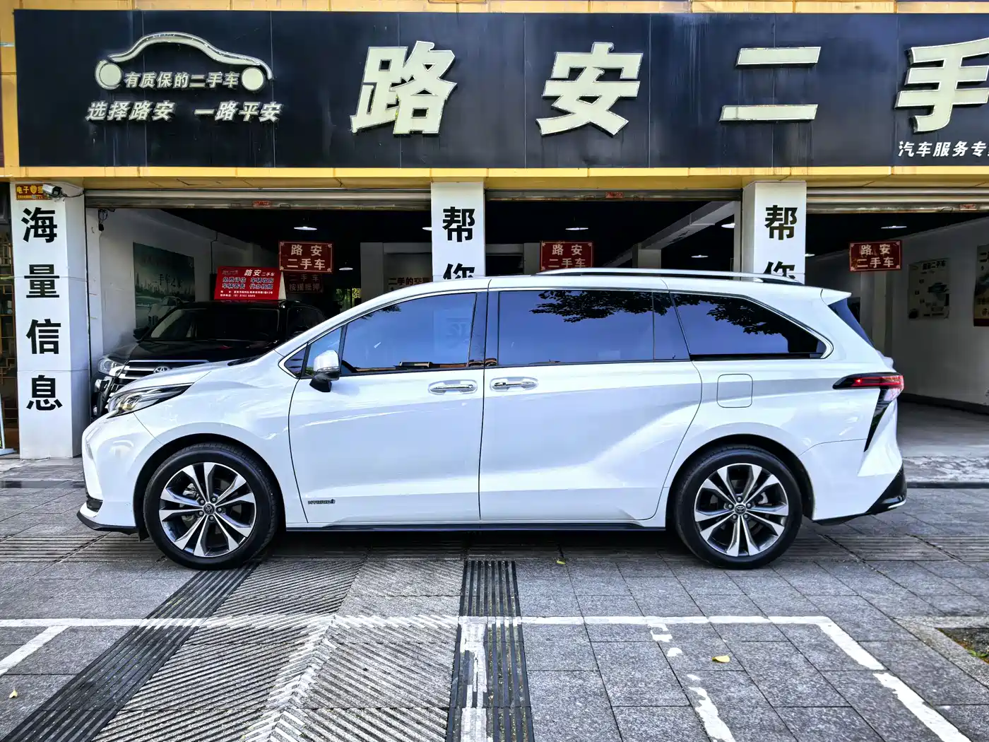 Toyota Granvia 2022 2.5L Hybrid Noble Edition фото 5