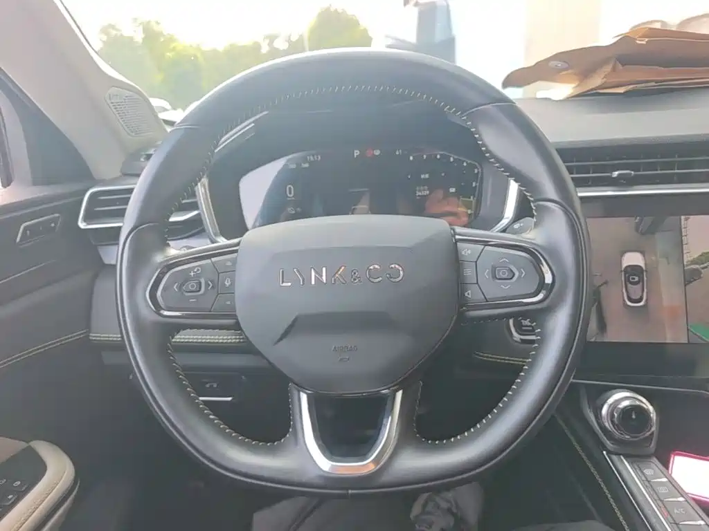 Lynk & Co 05 2022 2022 2.0TD 2WD Shine Halo