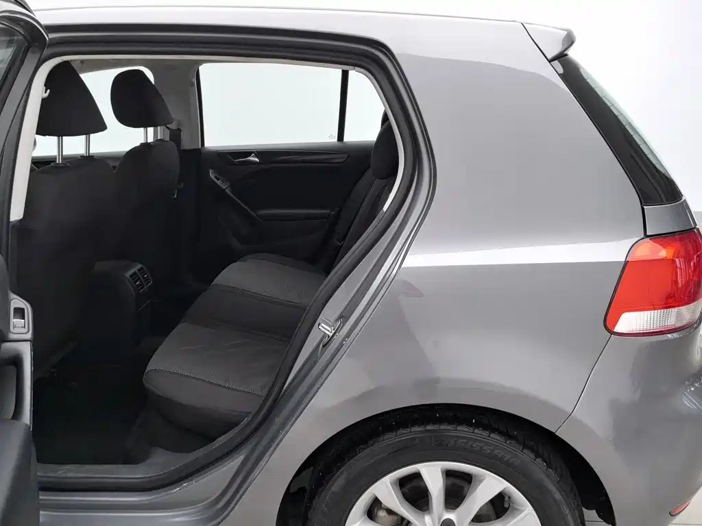 Volkswagen Golf 2011 2011 Model 1.6 Automatic Comfort