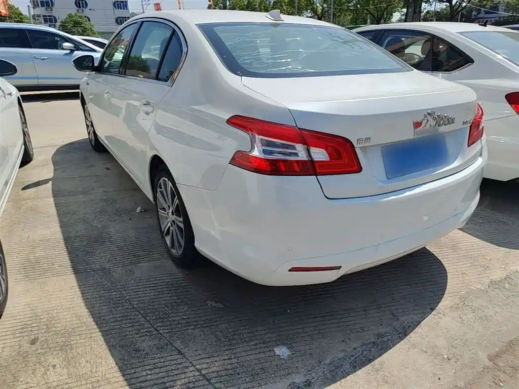 Peugeot 408 2015 Model 1.2T Automatic Luxury Edition фото 5