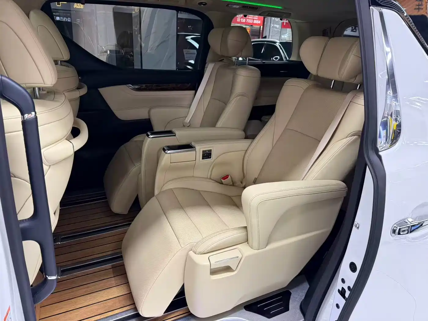 Toyota Alphard 2020 Hybrid 2.5L Luxury Edition фото 6