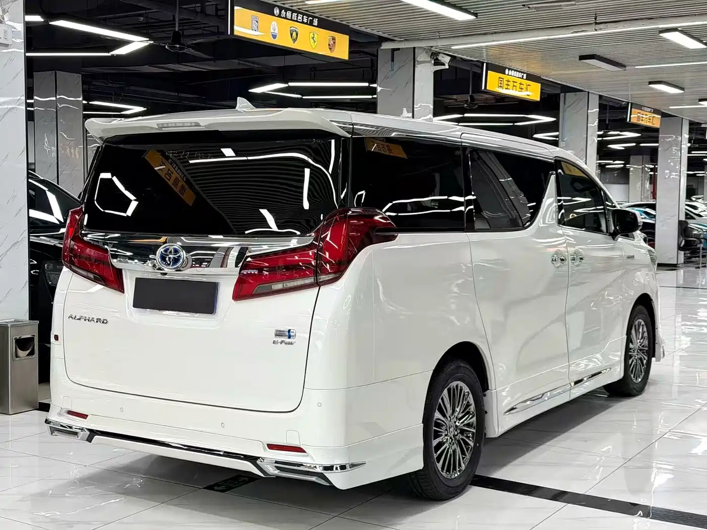 Toyota Alphard 2020 Hybrid 2.5L Luxury Edition фото 5