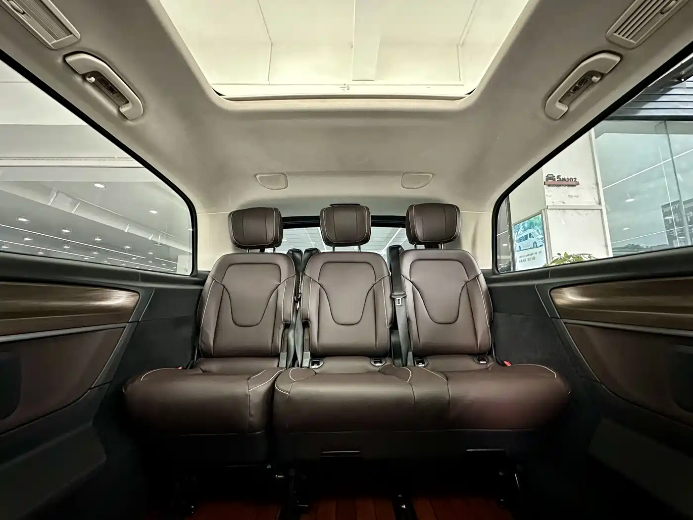Mercedes-Benz V-Class 2021 V 260 L Long Wheelbase Luxury Edition фото 14