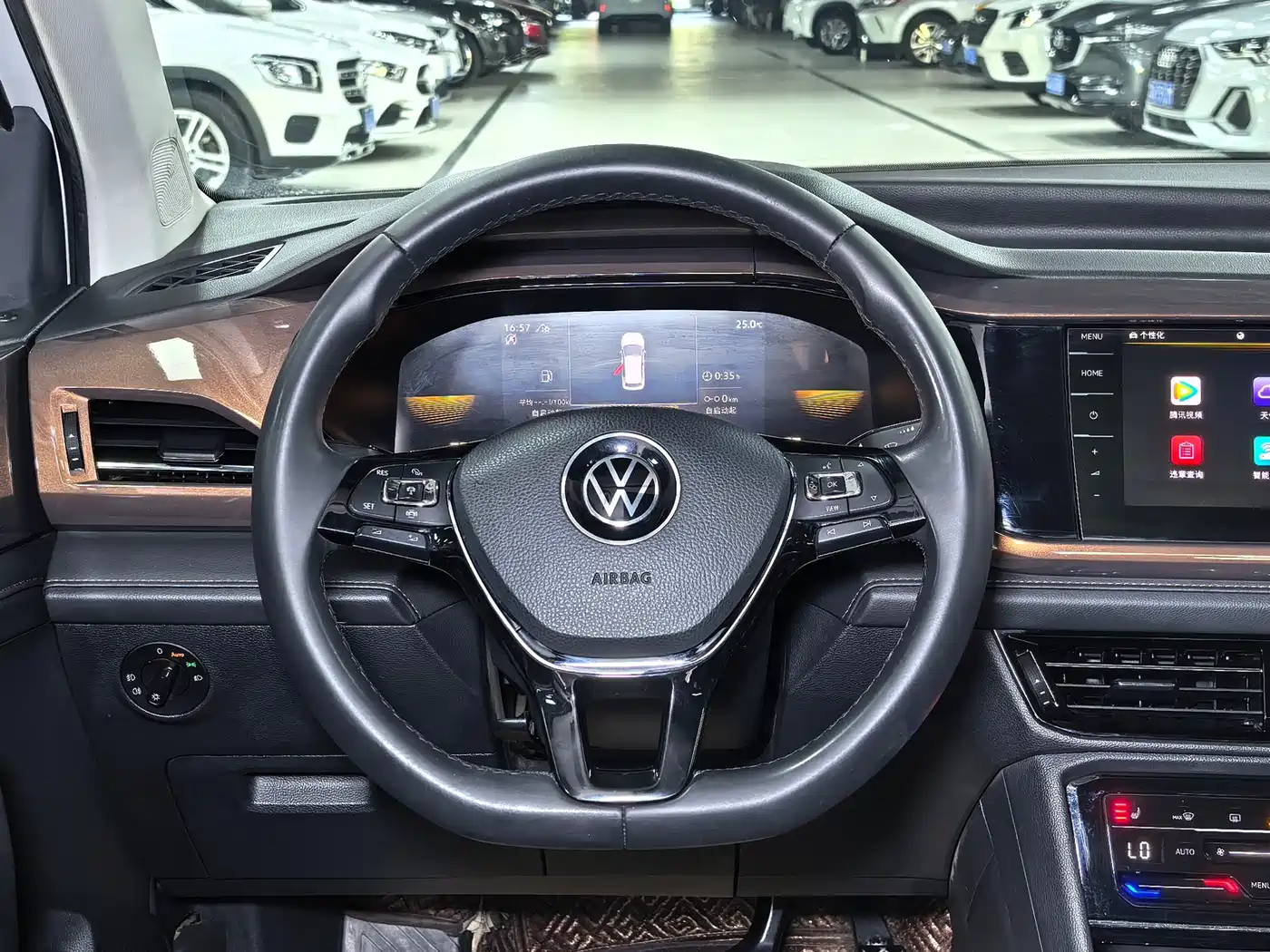 Volkswagen Tharu 2022 280TSI FWD Luxury Edition фото 11
