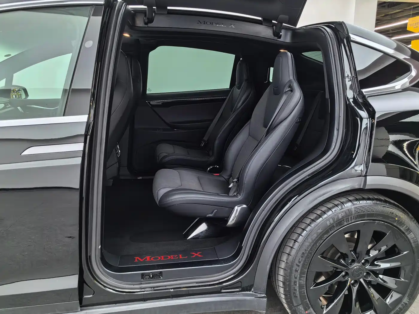 TESLA MODEL X