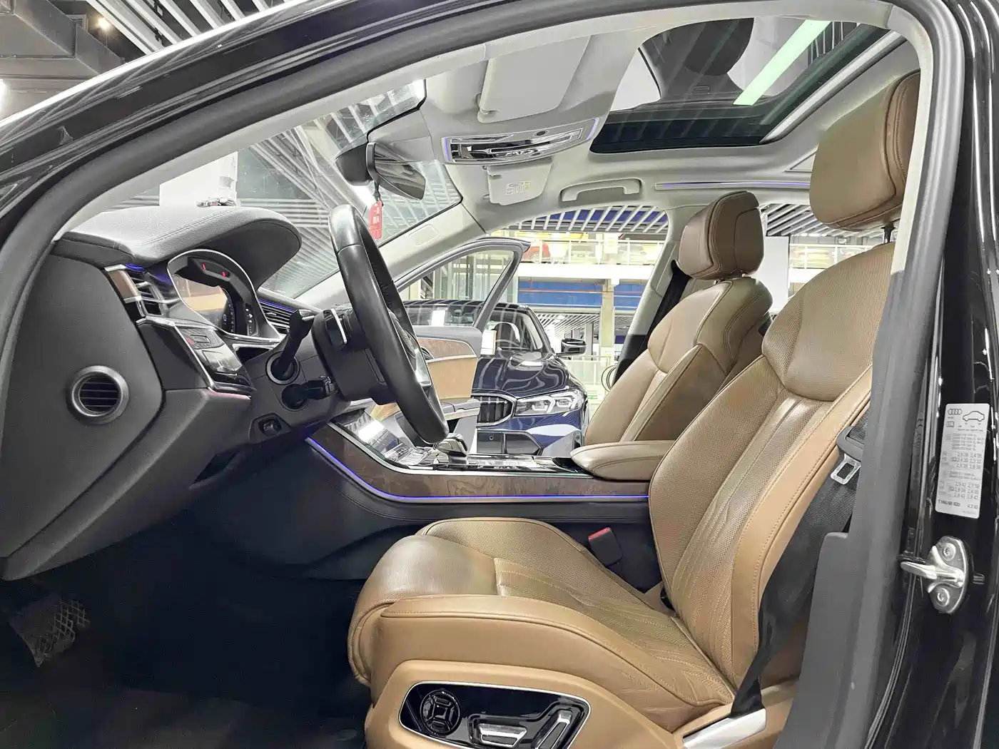 Photo 8 - Audi A8