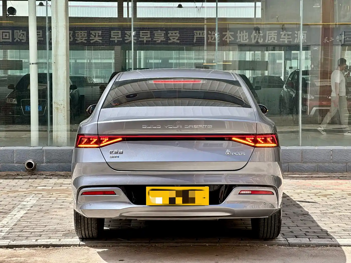 BYD Qin PLUS 2024 Glory Edition DM-i 55KM Leading фото 8