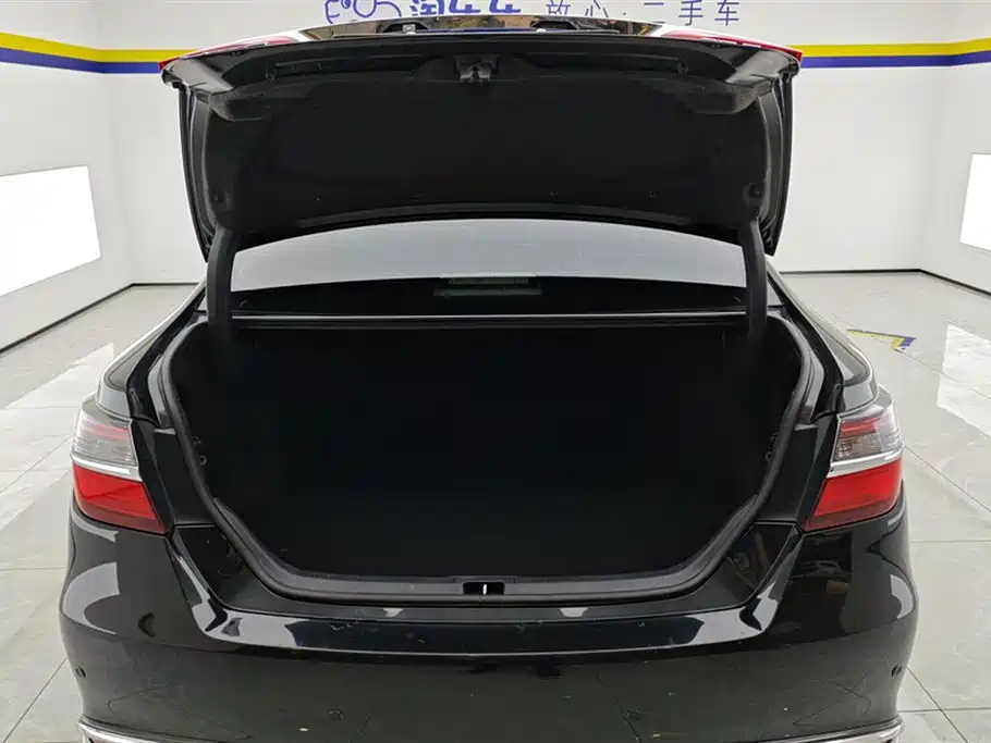 Toyota Camry 2016 2.0G 10th Anniversary Leading Edition фото 4