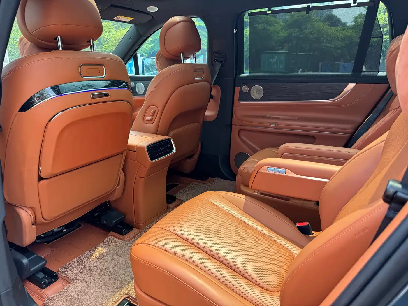 AITO Wenjie AITO M9 2024 Extended Range Ultra 42kWh 6-Seater фото 17