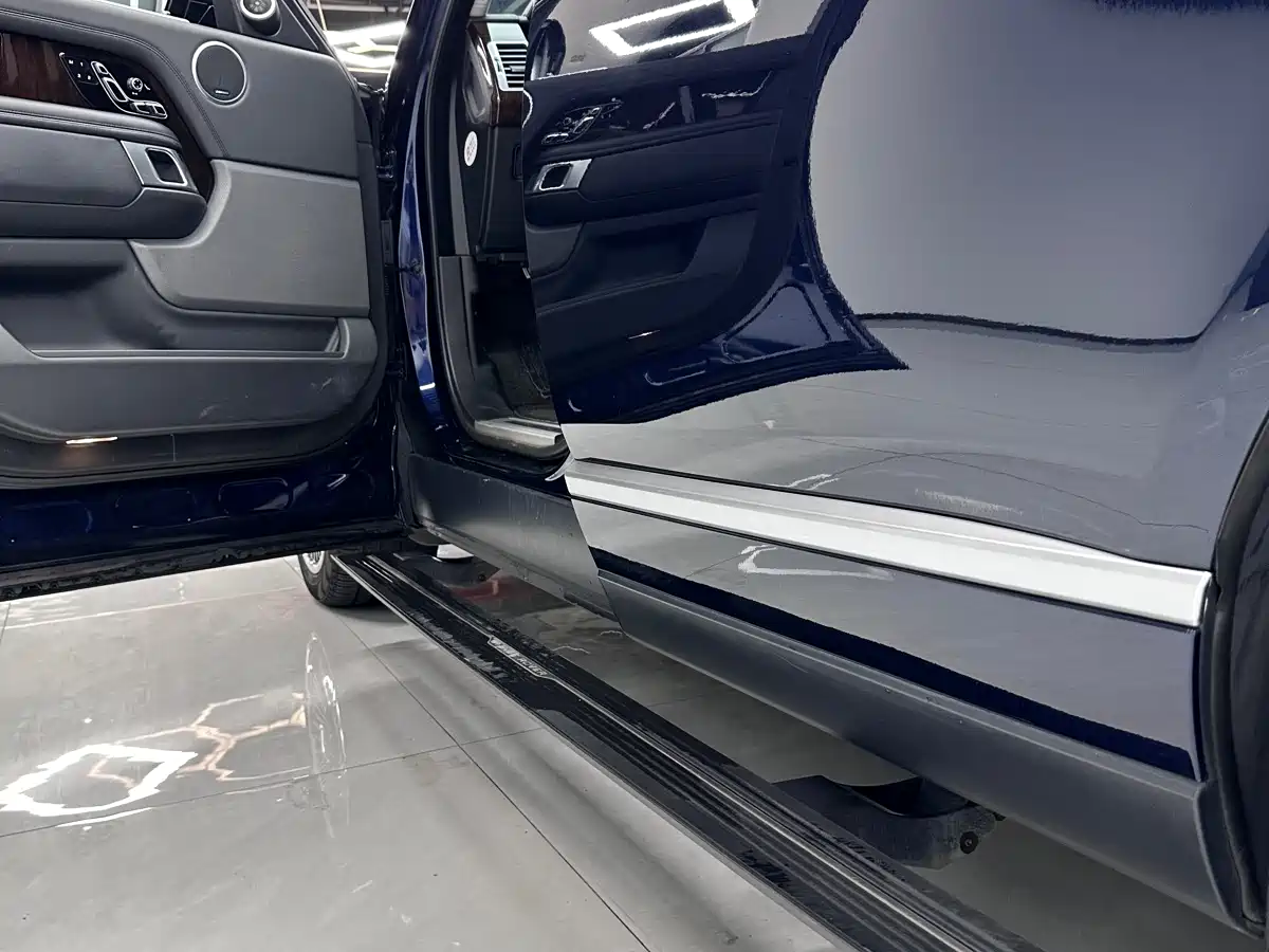 Land Rover Range Rover 2020 3.0 L6 Heritage Extended Edition фото 19