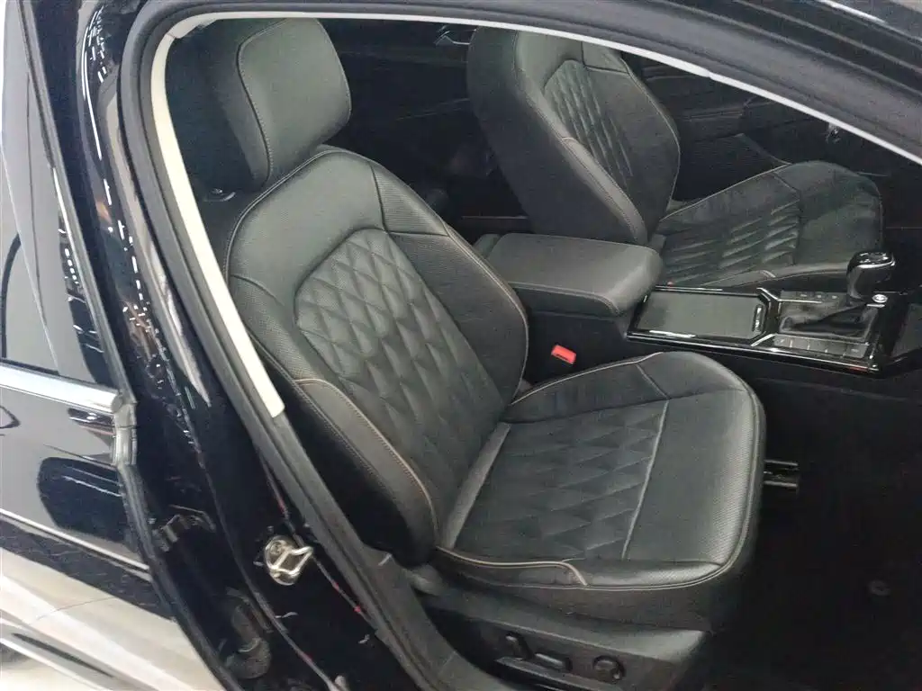 Volkswagen Passat 2019 330TSI Luxury Edition China VI фото 25