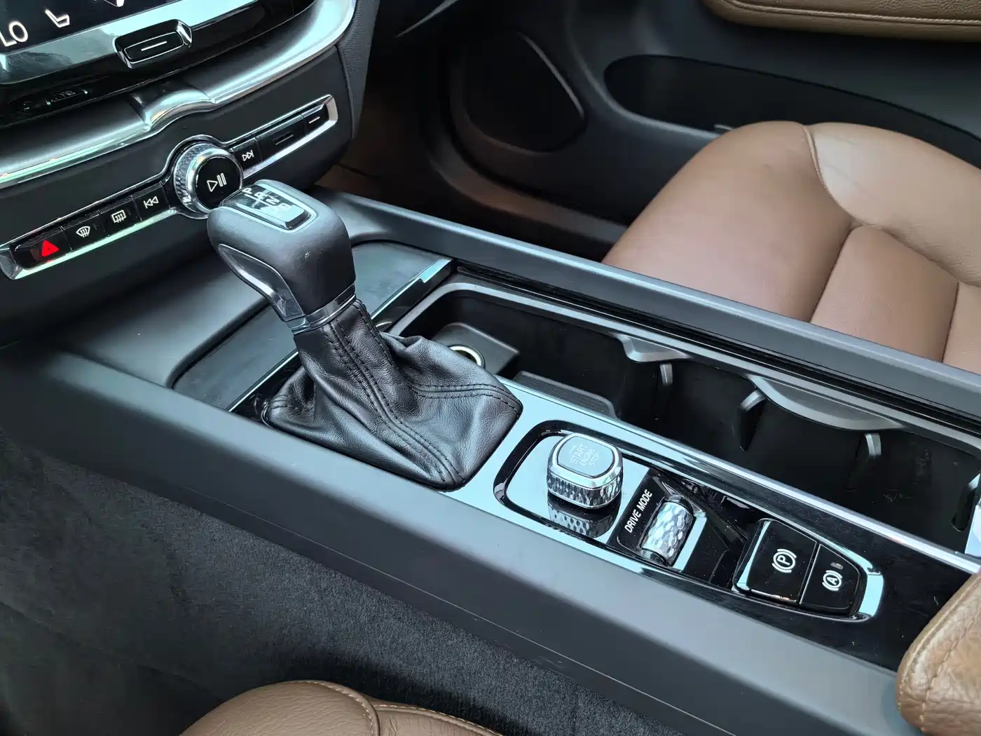 Фото 24 - Volvo XC60