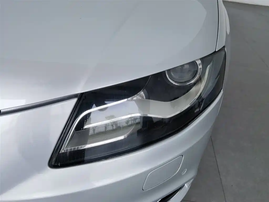 Audi A4L 2010 2.0 TFSI Technology фото 7
