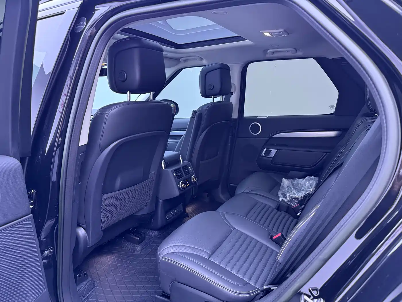 Land Rover Discovery 2023 360PS R-Dynamic SE фото 13