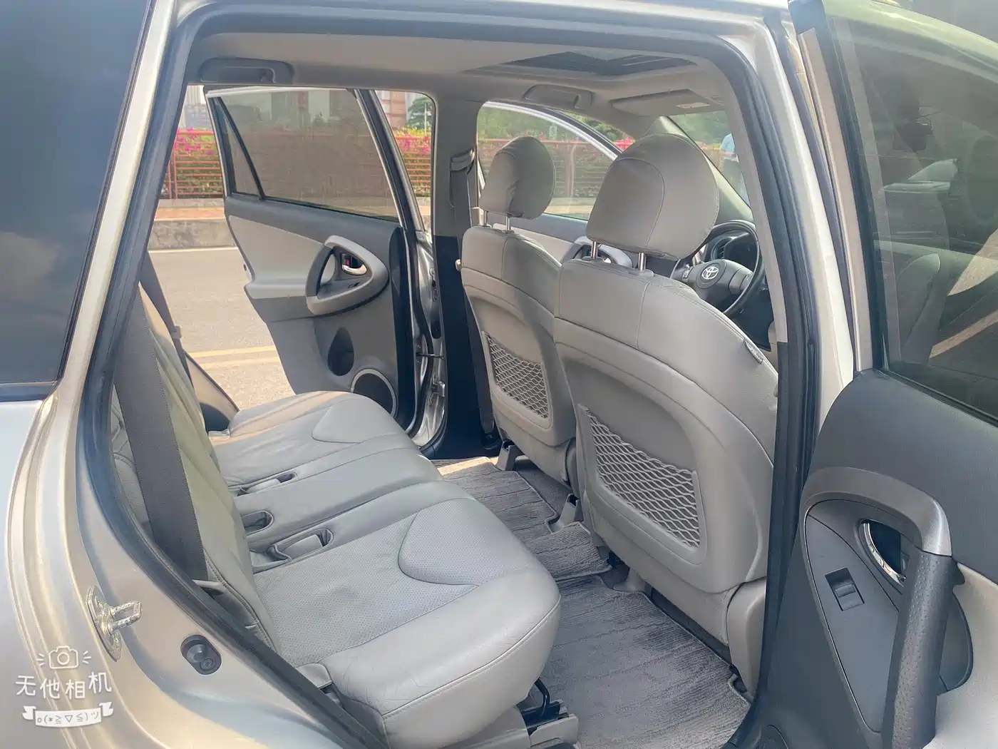 Toyota RAV4 Rongfang 2010 2.4L Automatic Luxury Upgrade Edition фото 9