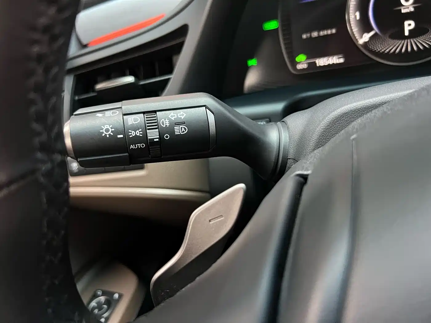 Lexus ES 2025 300h Ultimate Edition фото 24