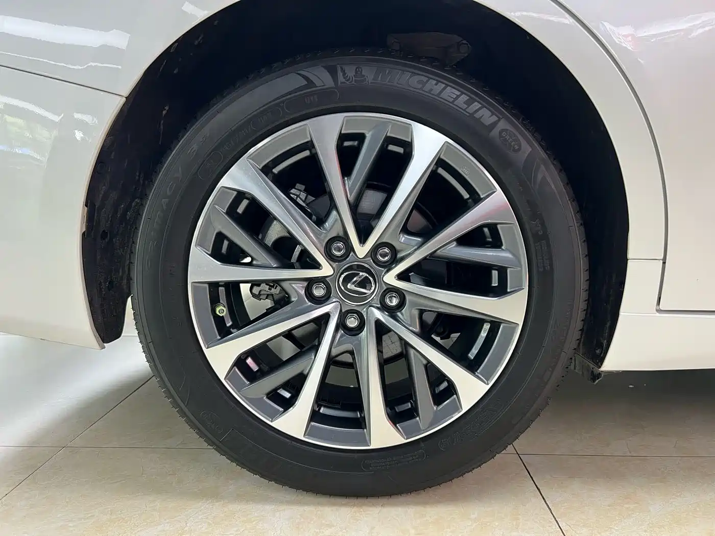 Lexus ES 2025 300h Ultimate Edition фото 28